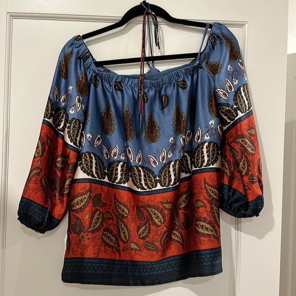 Off the shoulder, tie neck print top - Picture 2 of 4